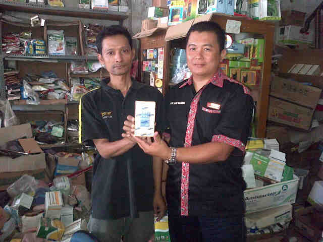 1 Unit Samsung Galaxy V,di Terima Bp.Majid (Tk.Barokah Jaya) Terisi Indramayu.Sebagai Bonus Akhir Tahun Pembelian Tunai Wira F1 10 Box. =D